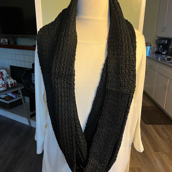 Black Knit Infinity Scarf round Isaac mizrahi qvc - Picture 9 of 11